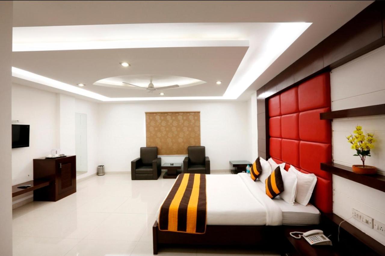 Hotel Anand International New Delhi Buitenkant foto